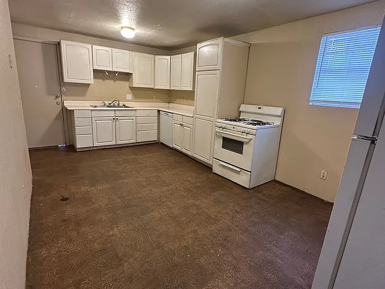 3916 Line Ave — Photo 8
