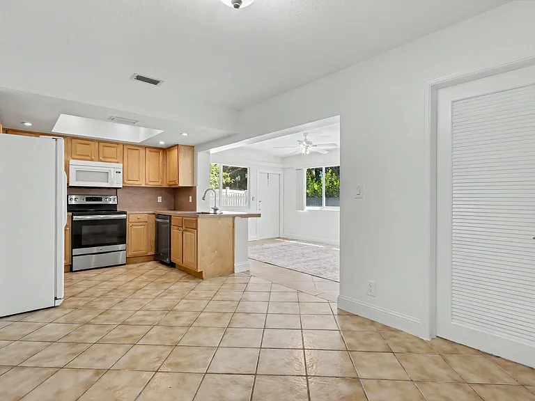 4800 NE 25th Ave N #NORTH — Photo 15