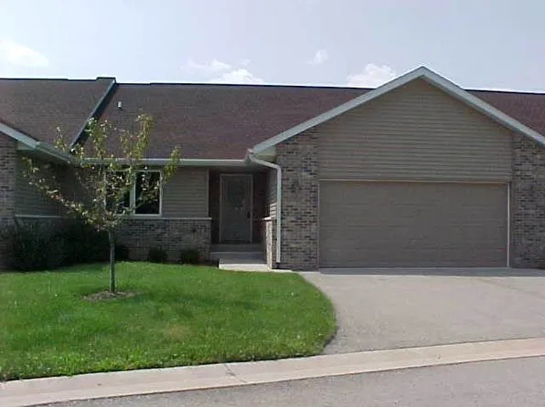 2080 Cherokee Ct, Freeport, IL 61032