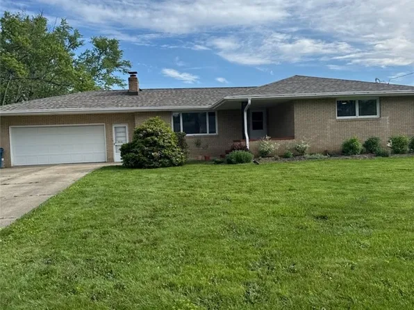 810 Carlton Dr, Campbell, OH 44405