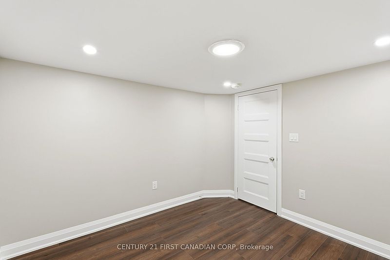 London House for rent - 6 Bedrooms — photo 29
