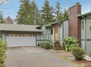 19340 47th Ave NE, Lake Forest Park, WA