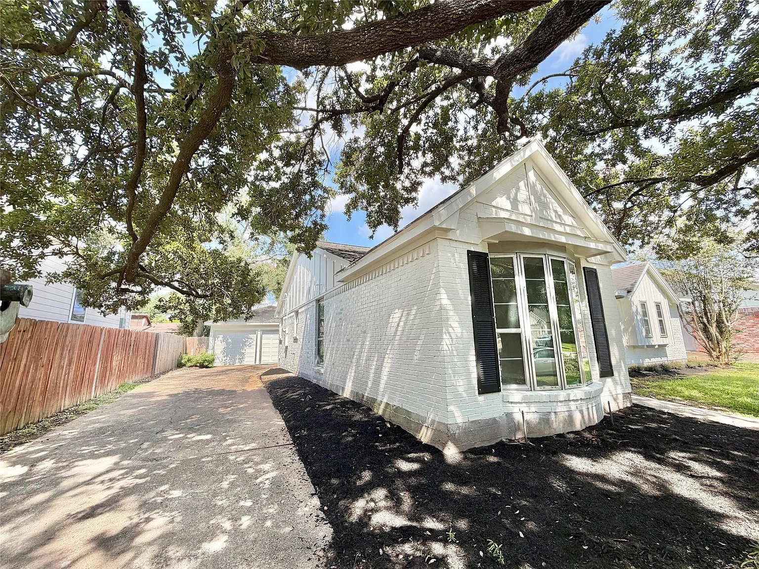 3 bed, 2.0 bath, 1618 sqft, $2,400 — Photo 4