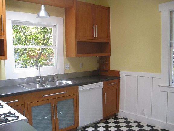 5th image of 2614 East St