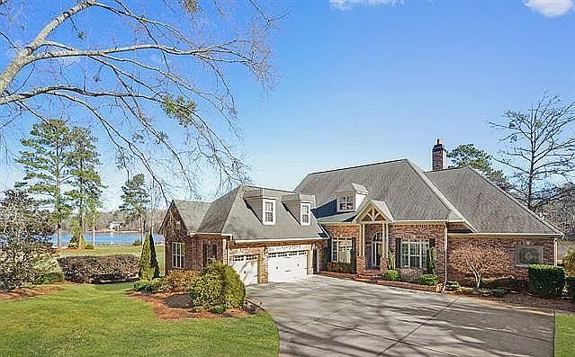 Beautiful Custom Built Home!