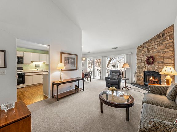 5th image of 184 Country Club Dr APT B