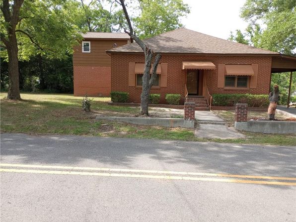 305 Wolfe St, Dublin, GA 31021