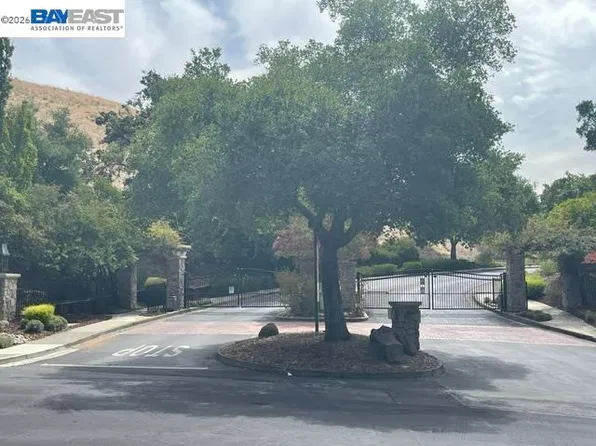 1934 Beacon Ridge Ct, Walnut Creek, CA 94597