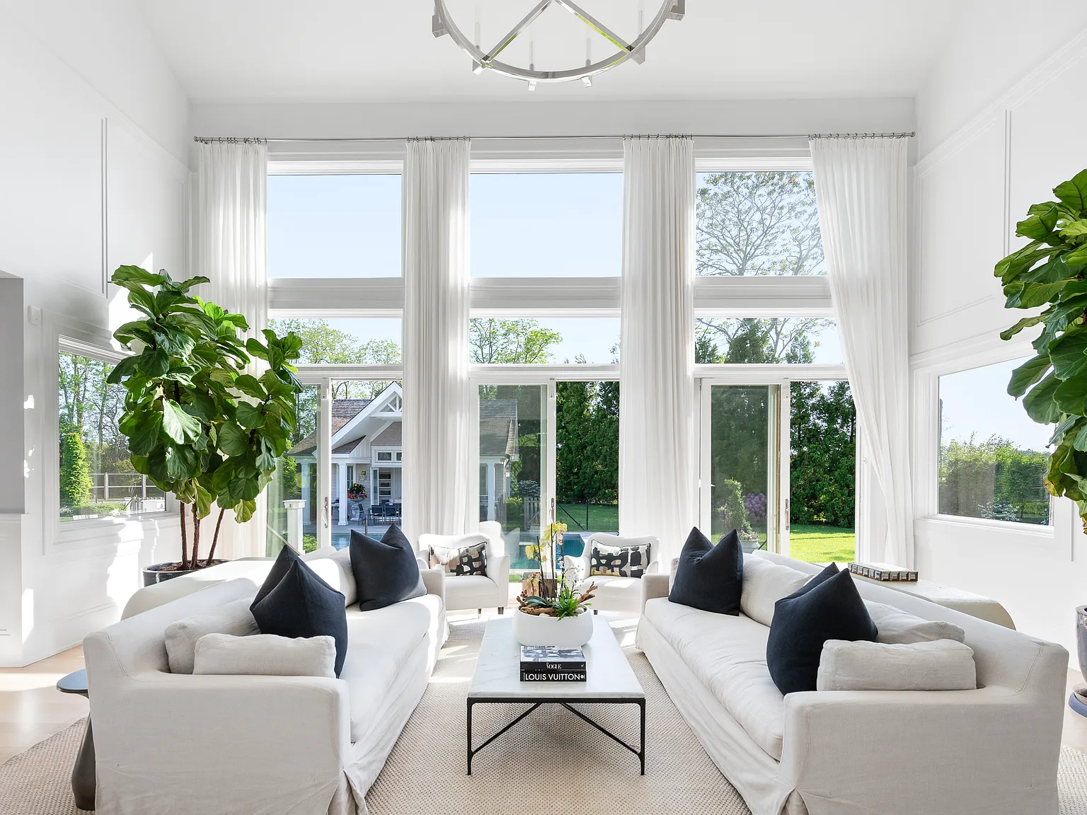 Pristine Southampton Summer Rental with Tennis — Photo 4