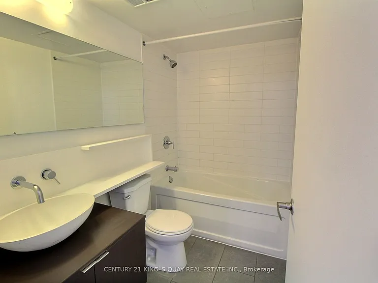 15 Fort York Blvd #711 — Photo 10