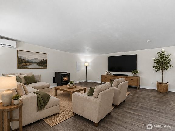 4th image of 10833 11th Avenue SW