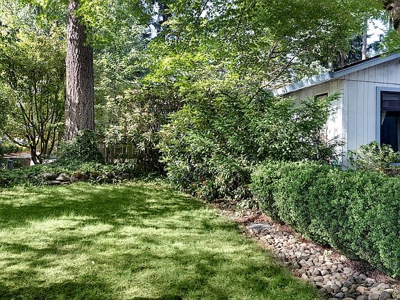 2nd image of 1601 SE 121st Ave