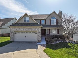 900 Plumtree Ln, Fenton, MI 48430