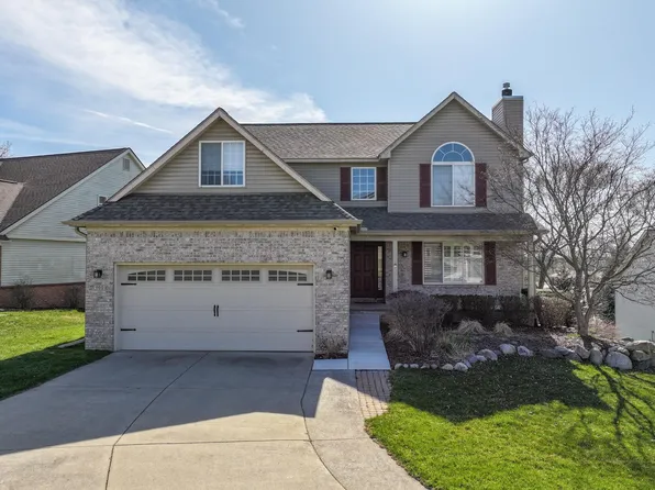 900 Plumtree Ln, Fenton, MI 48430