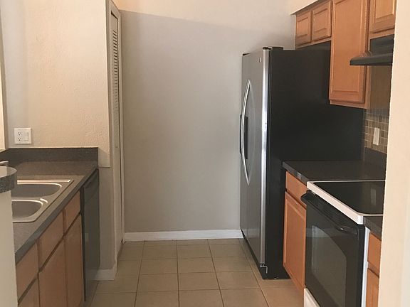 2nd image of 105 Oakridge Ct