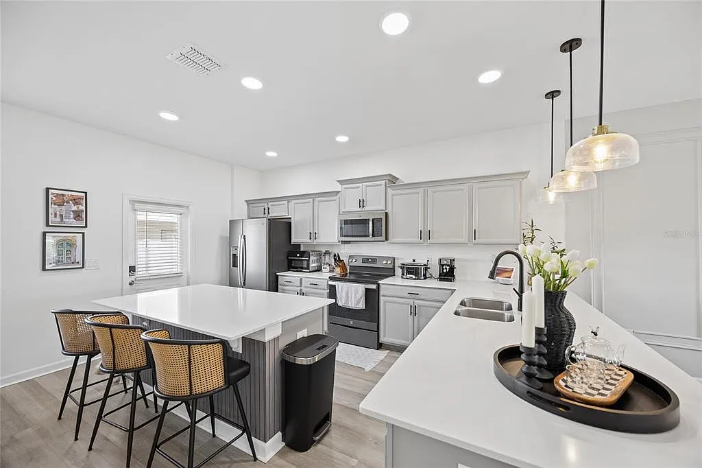 3 bed, 2.5 bath, 1636 sqft, $2,800 — Photo 4