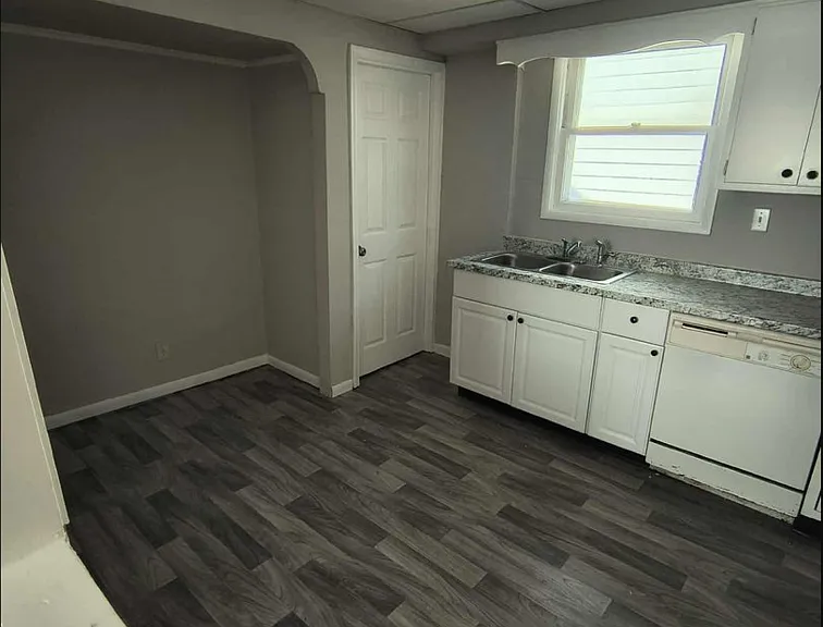 3924 Burnham Ave — Photo 11