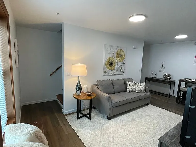 3 Bedroom 2 Bathroom Townhome — Photo 14