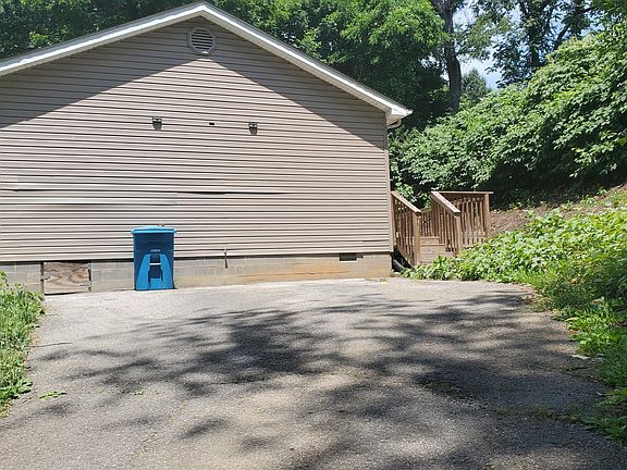 3rd image of 1601 Templeton Ave NE