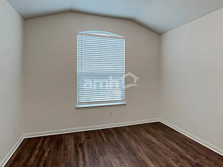 1038 Lauren St — Photo 19