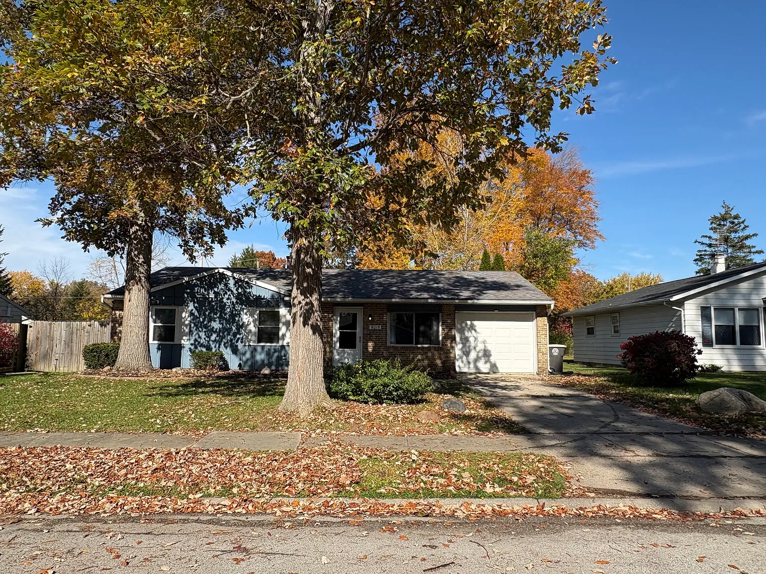 4 bed, 1.5 bath, 1102 sqft, $1,300 — Photo 2