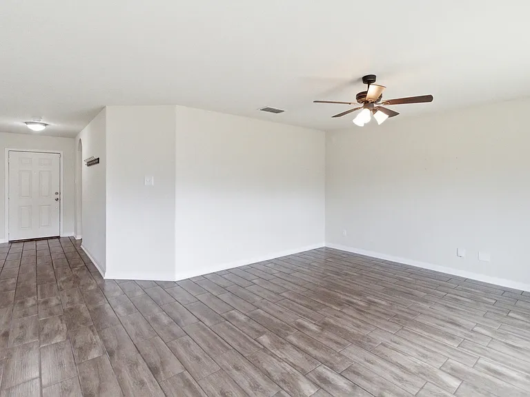 6230 Lake Victoria St — Photo 8