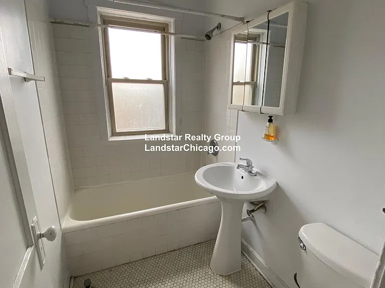 1963 W Foster Ave #3 — Photo 16