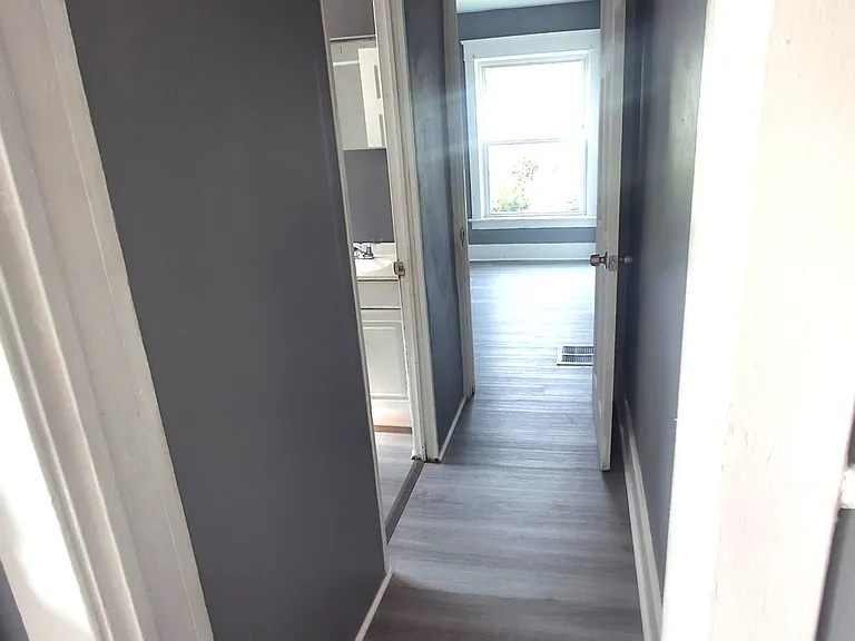 543 E 14th St #1 — Photo 6