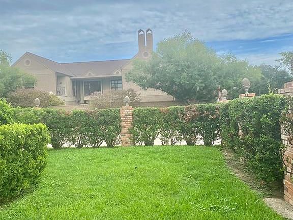 3rd image of 2110 Potomac Dr #1
