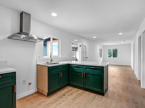 3rd image of 1429 Lakeshore Ave