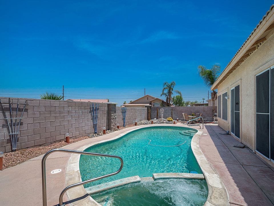 1st image of 78900 Sunbrook Ln