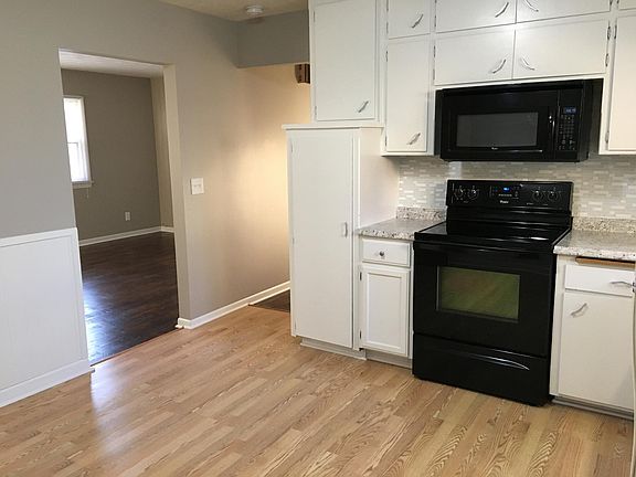 Kitchen, hallway and into livingroom