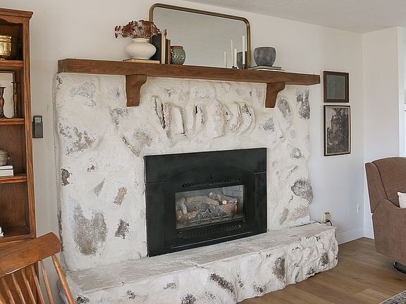 5th image of 567 Silver Beach Dr