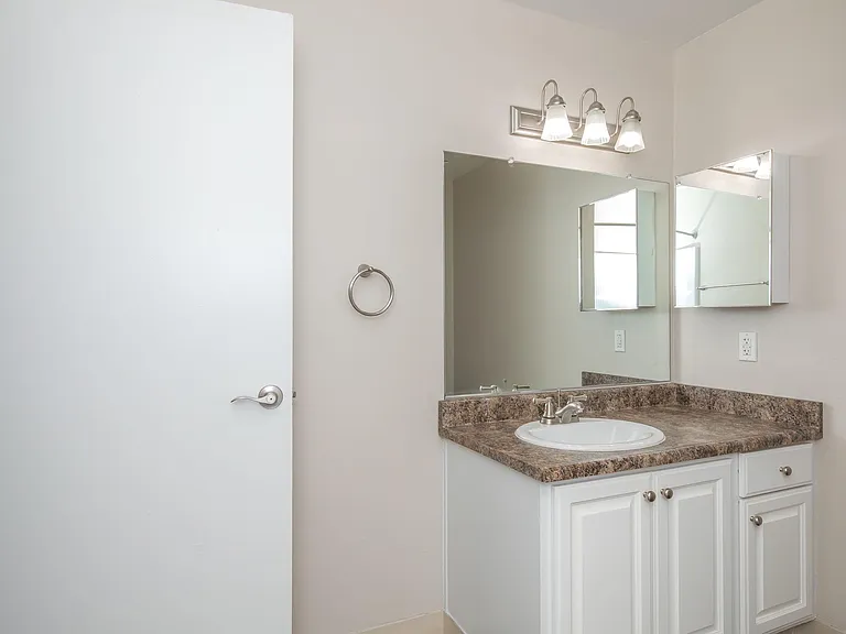 Arbor Court Apartment Homes — Photo 19
