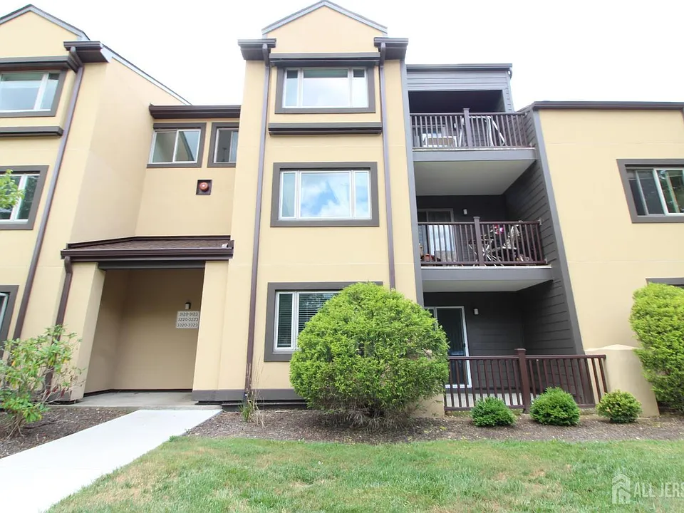 3123 Sayre Dr