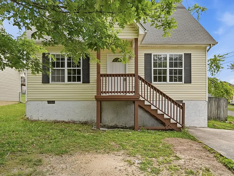 1575 Petty St SE — Photo 2