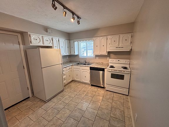 4th image of 13529 Merl Ave