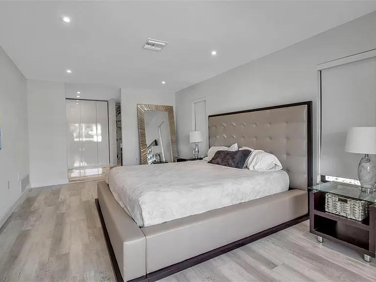 1649 Stanford Ln — Photo 11