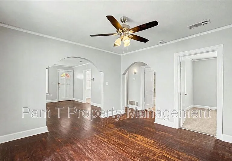 633 W 35th St — Photo 8
