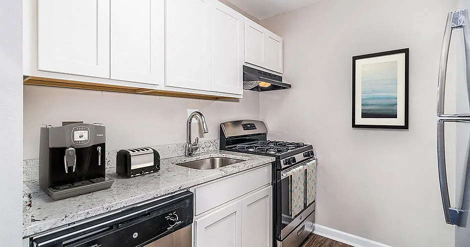 Prentiss Creek at Downers Grove Apartments — Photo 3