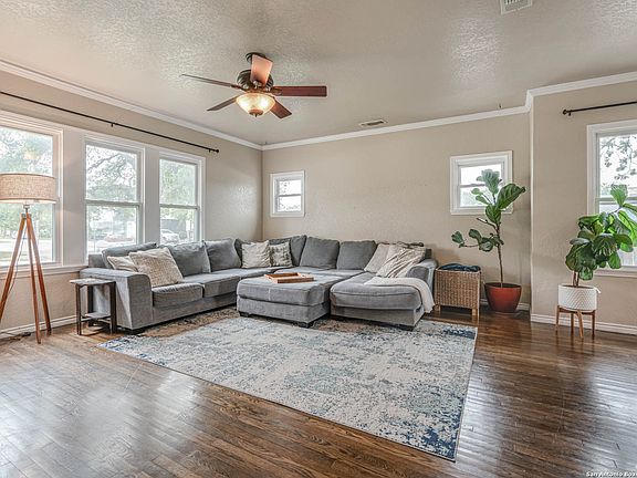 4th image of 130 W Schulz St