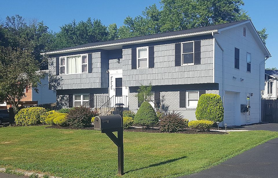 1st image of 6 Erskine Ct