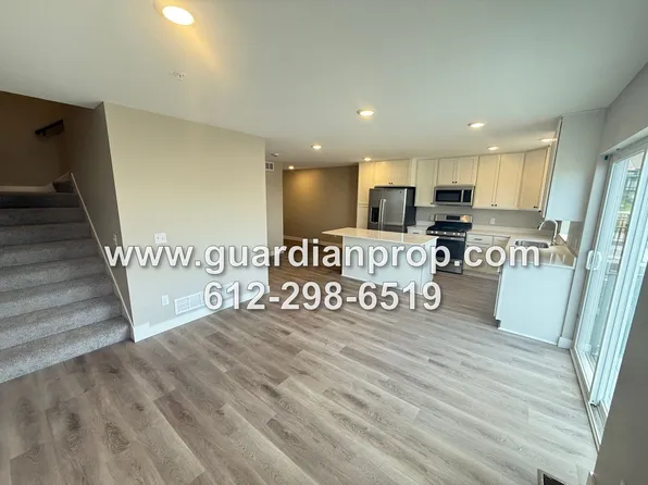 8861 Granite Ct, Woodbury, MN 55129