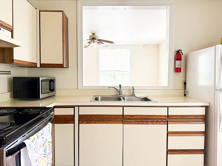 208 N Buchanan Blvd #5 — Photo 6