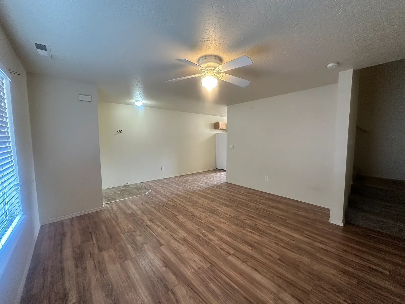 3 bed, 1.5 bath, 1179 sqft, $1,200 — Photo 4