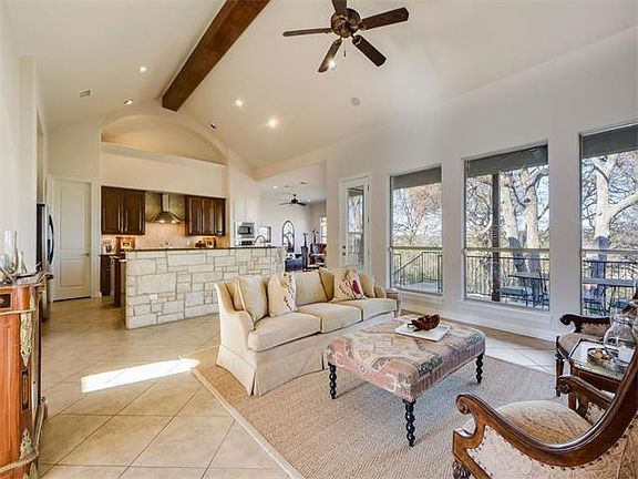 3rd image of 211 Palos Verdes Dr