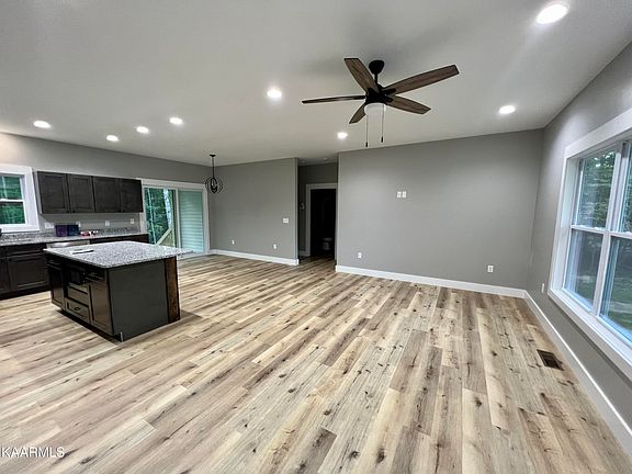 3rd image of 166 Hawes Cir