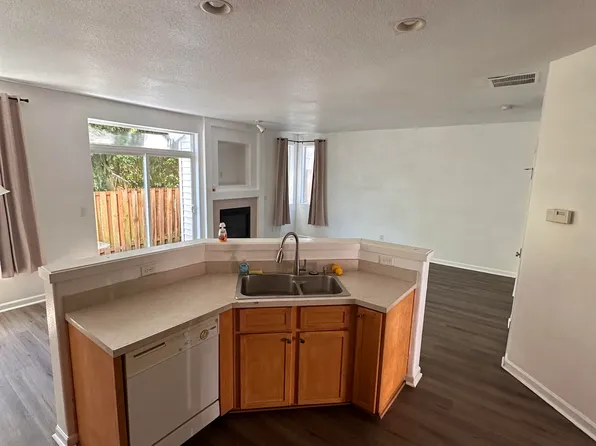 10380 NE Okanogan St, Hillsboro, OR 97006