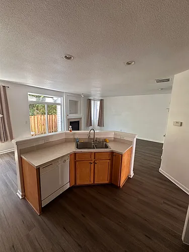 10380 NE Okanogan St Photo 1