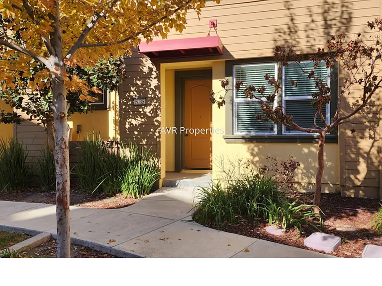 5635 Melodia Cir — Photo 30